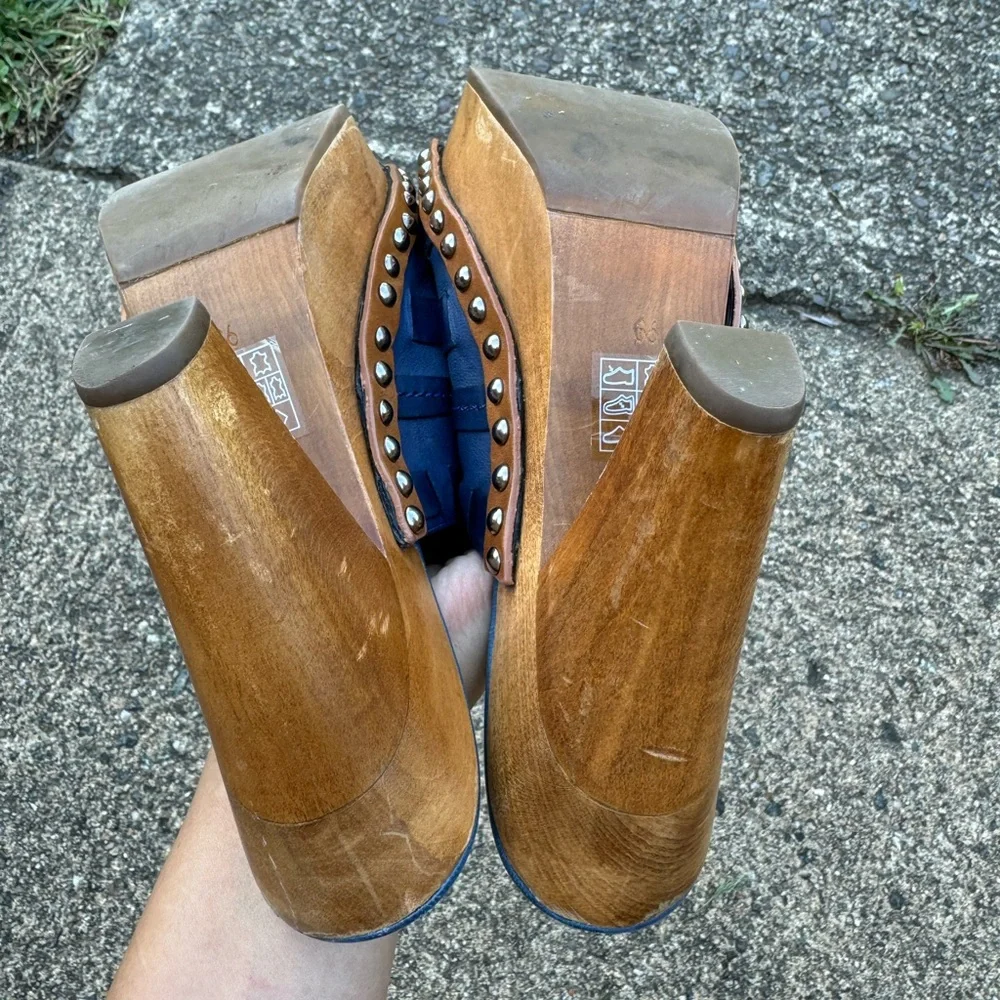 Miu Miu Blue Leather Bow‎ Studs Heeled Platform Clogs. Size 6